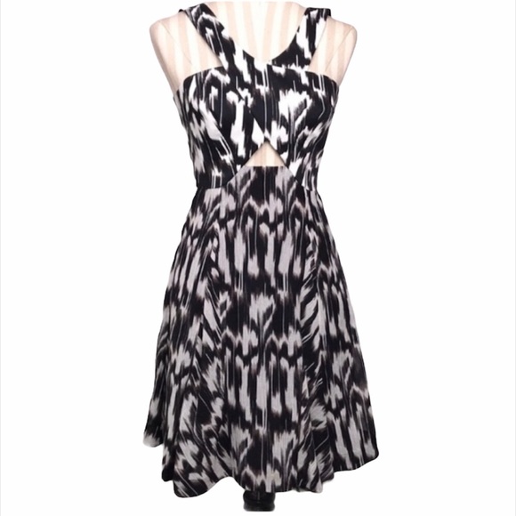Trina Turk Bellicity Dress Size 0 - Picture 1 of 7